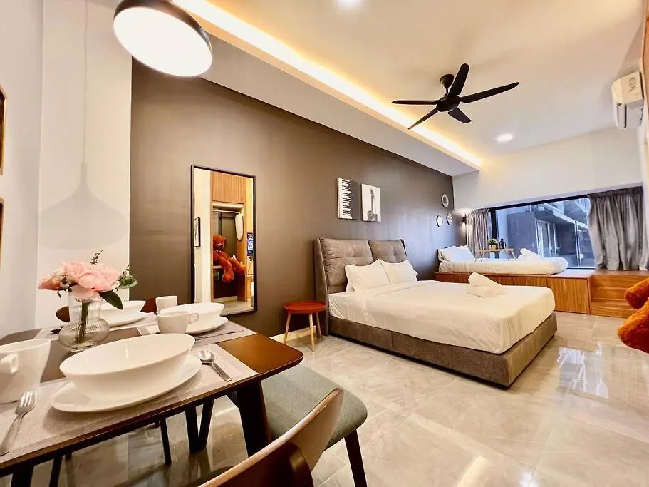 Melaka Town {Imperio Studio} Pool-View/4Pax/Bathub 0*, Malacca Malaysia